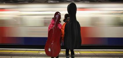 London Underground, Overground and DLR will accept contactless payments from September 16